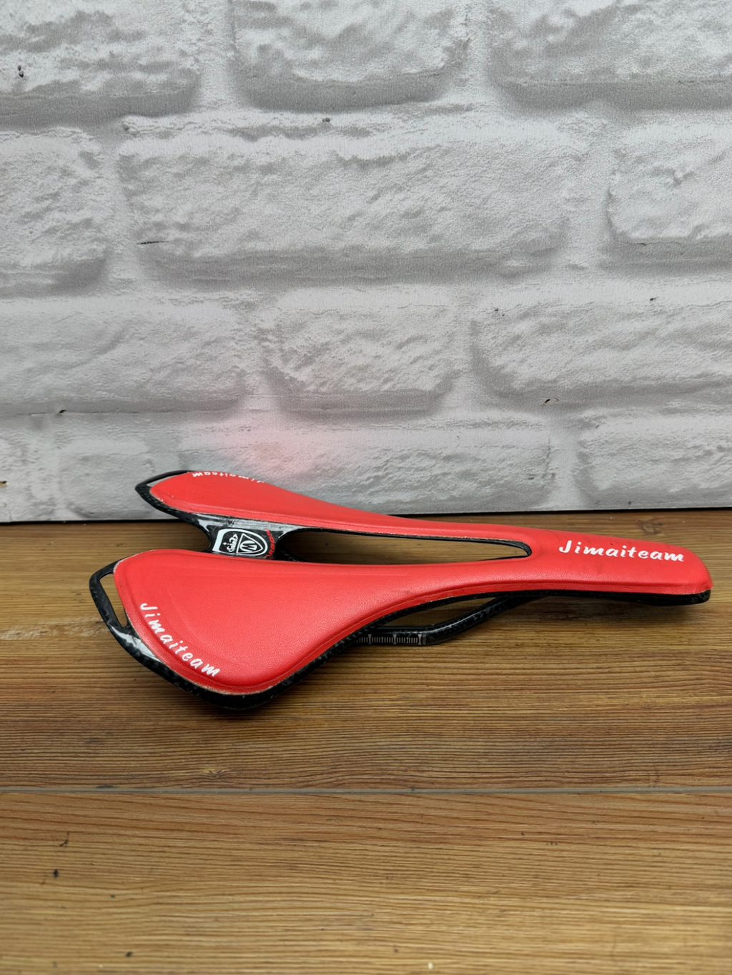 Road Bicycle Seat Saddle Pad Racing Bike Carbon Fiber Hollow Red