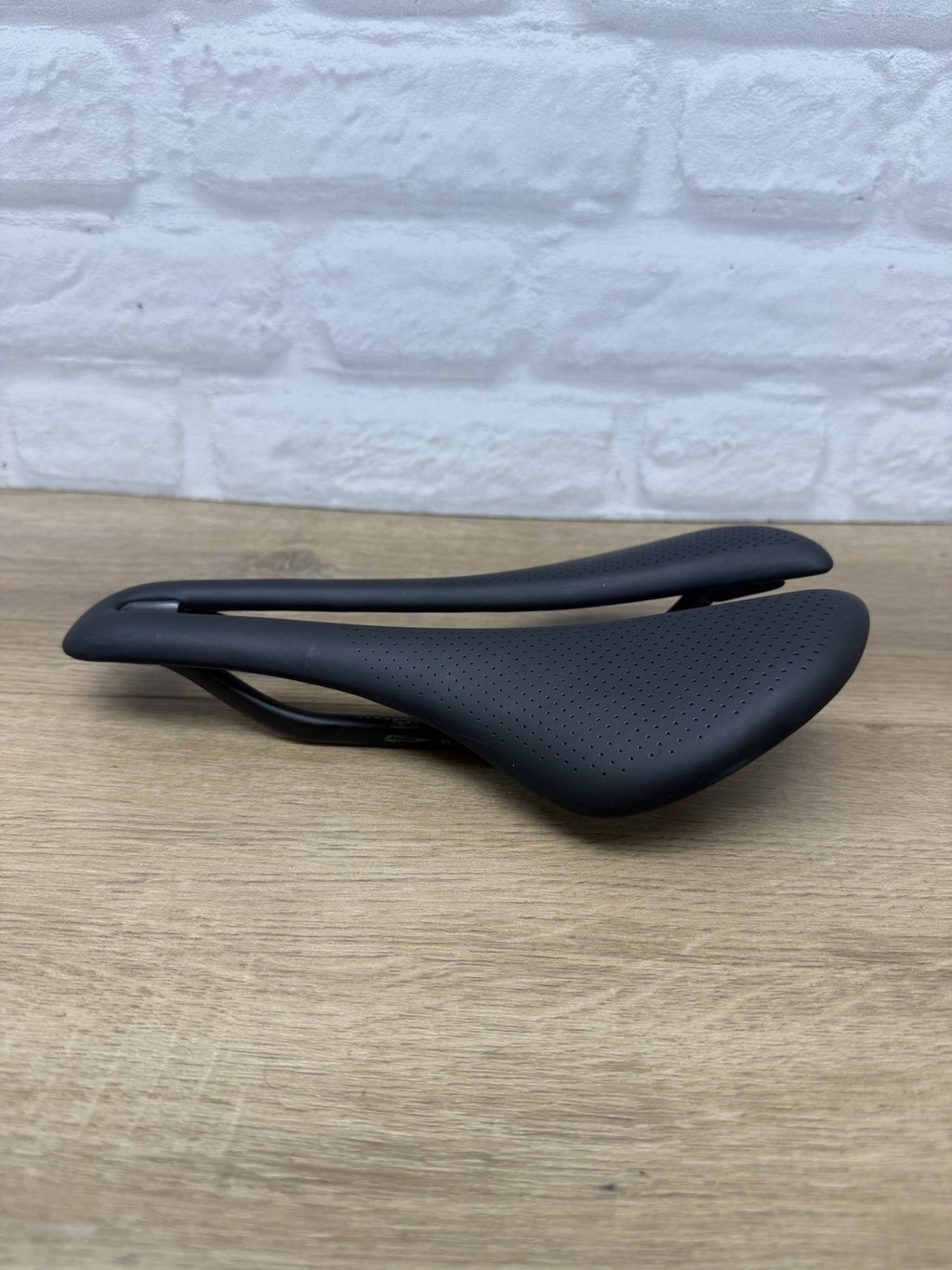 Bontrager Aeolus RSL Carbon Bike Saddle Road Bicycle Seat Oversized Rails Black 