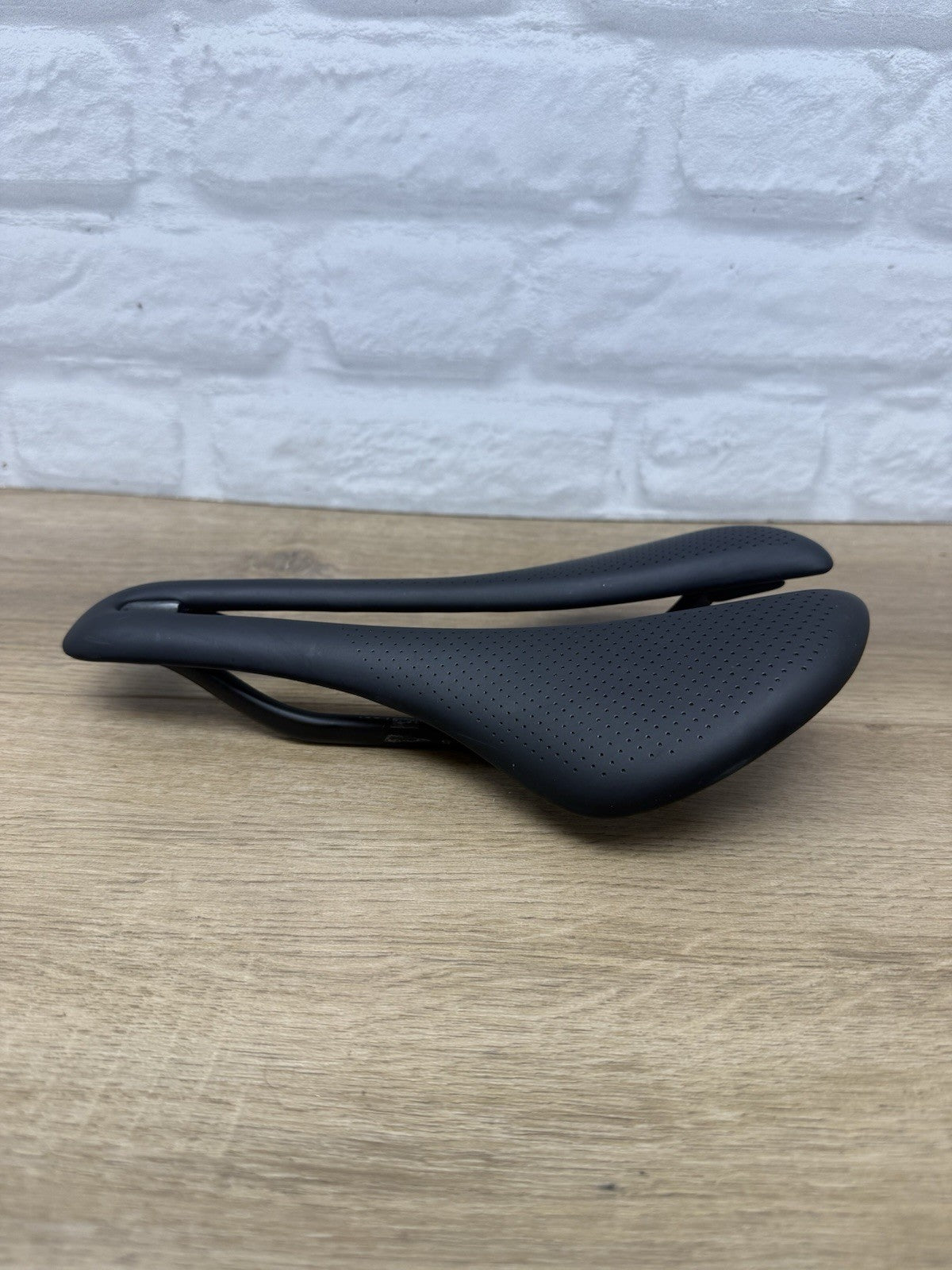 Bontrager Aeolus RSL Carbon Bike Saddle Road Bicycle Seat Oversized Rails Black 