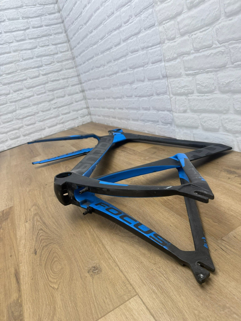 Focus Izalco Chrono Frame Set DAMAGED 