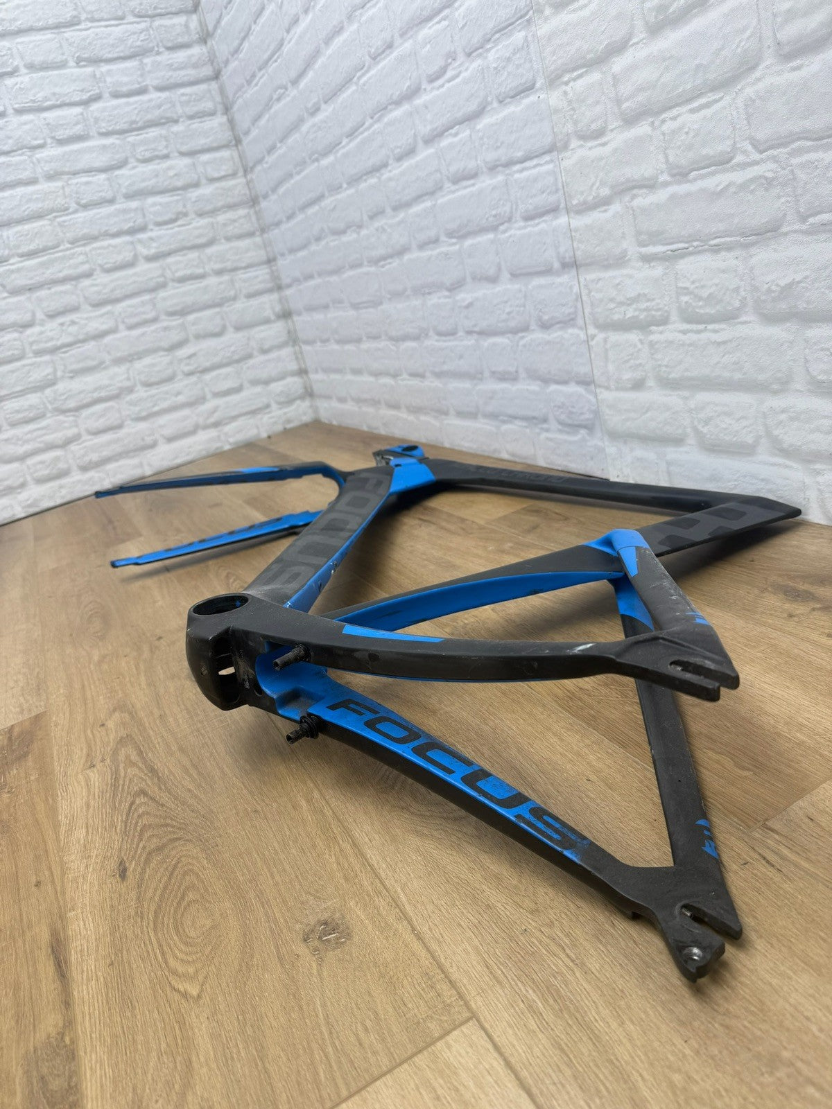 Focus Izalco Chrono Frame Set DAMAGED 