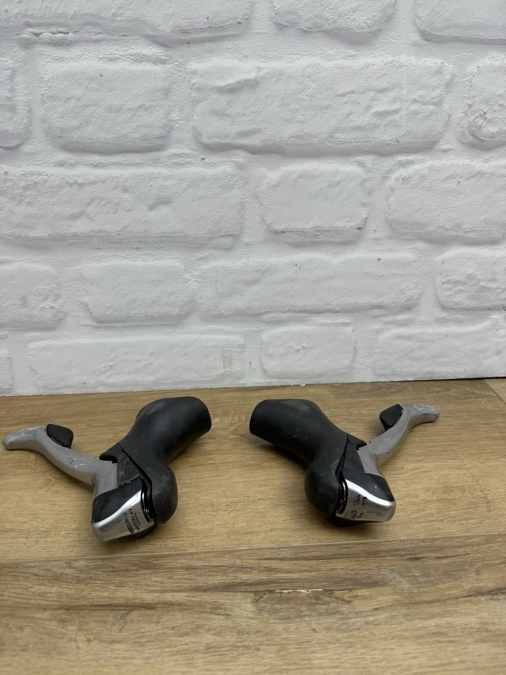 shimano road bike dual control brake/shift levers