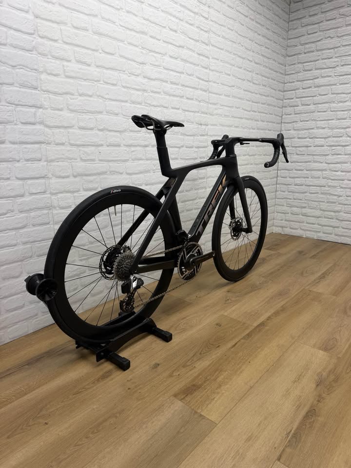 2025 Trek Madone SLR 54cm SRAM Red eTap AXS Road Bike Bontrager Aeolus Pro 51