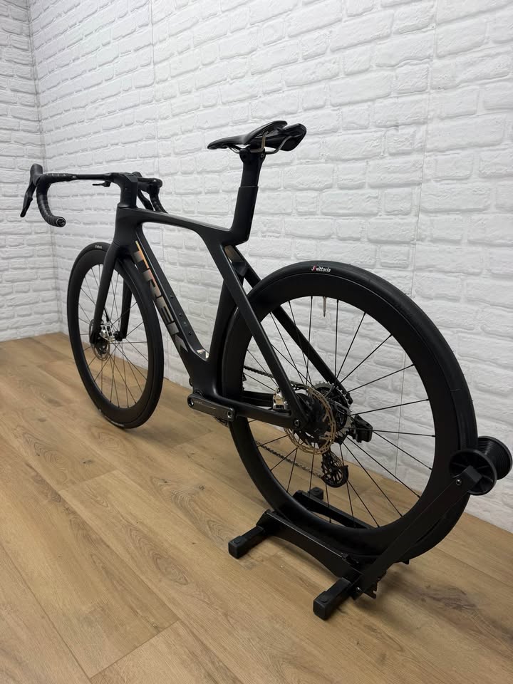 2025 Trek Madone SLR 54cm SRAM Red eTap AXS Road Bike Bontrager Aeolus Pro 51