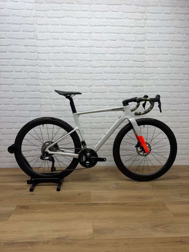 2025 Cannondale SuperSix Evo 51cm 105 Di2 Disc Road Bike