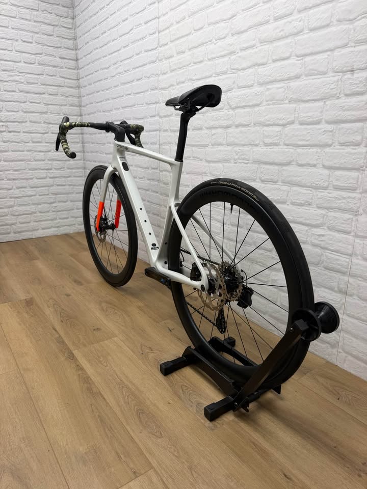 2025 Cannondale SuperSix Evo 51cm 105 Di2 Disc Road Bike