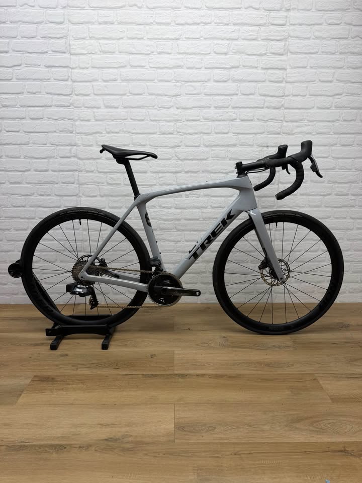 Trek Domane Gen 4 56cm SRAM Force AXS Disc Road Bike