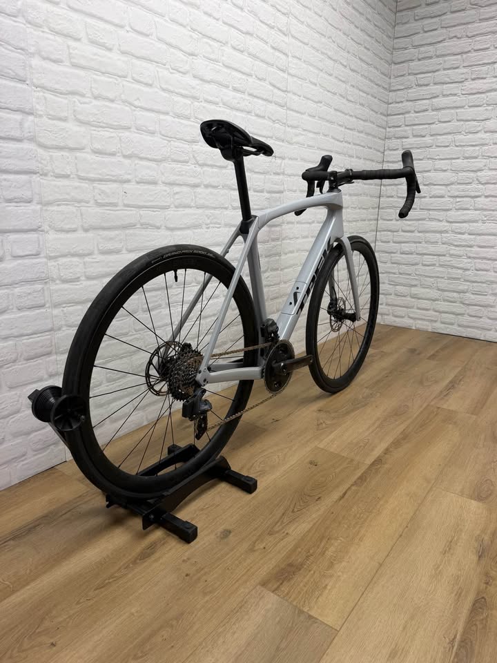 Trek Domane Gen 4 56cm SRAM Force AXS Disc Road Bike
