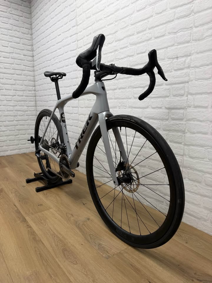 Trek Domane Gen 4 56cm SRAM Force AXS Disc Road Bike