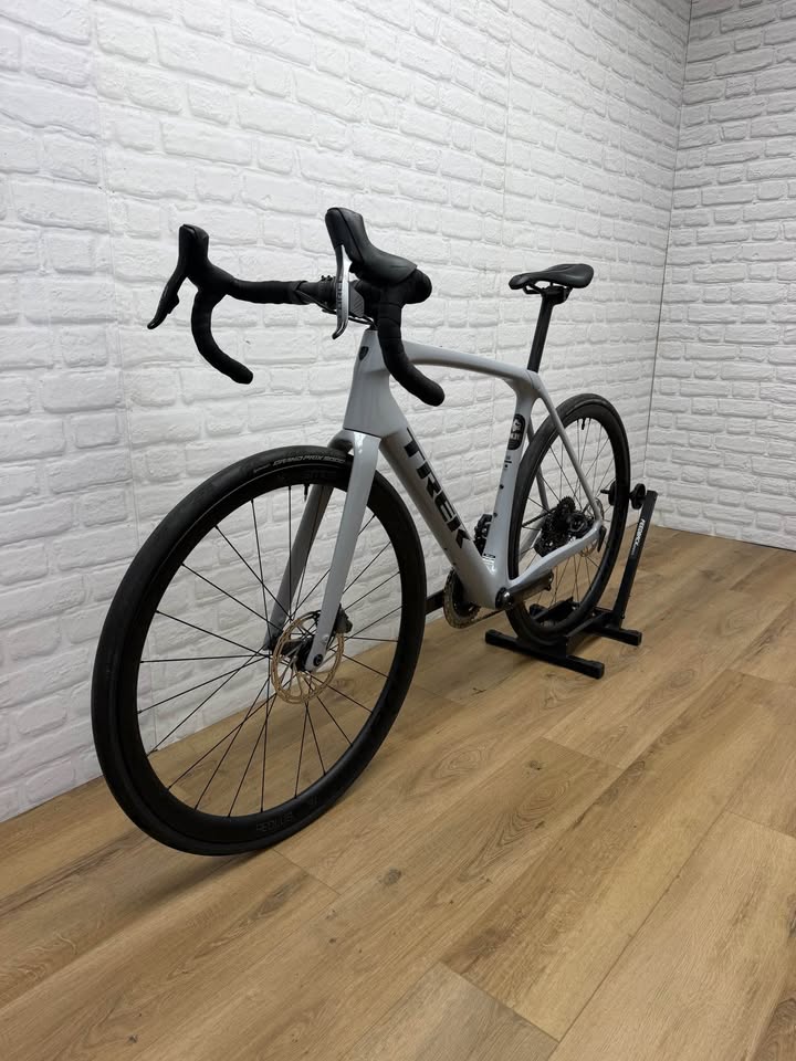Trek Domane Gen 4 56cm SRAM Force AXS Disc Road Bike
